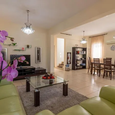 Dom wakacyjny - 3br Romantic Retreat Near Coral Bay