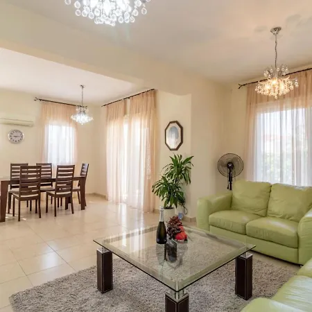 - 3br Romantic Retreat Near Coral Bay *