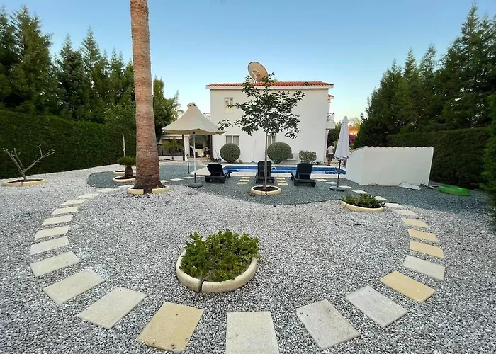 - 3br Romantic Retreat Near Coral Bay Peyia