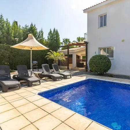 - 3br Romantic Retreat Near Coral Bay Peyia