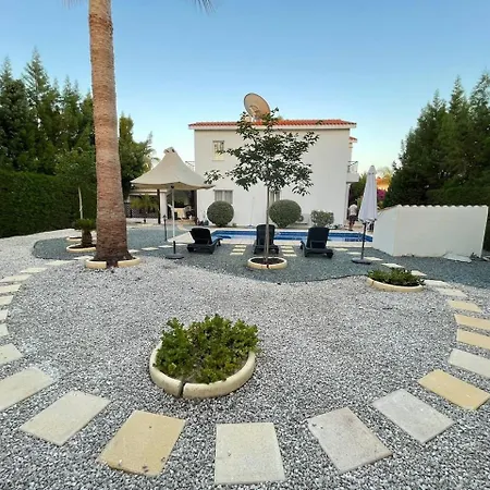 - 3br Romantic Retreat Near Coral Bay Peyia