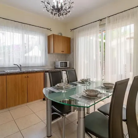 بيت للعطل - 3br Romantic Retreat Near Coral Bay