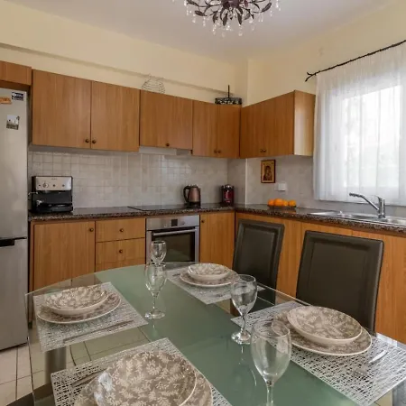 - 3br Romantic Retreat Near Coral Bay Holiday home Peyia