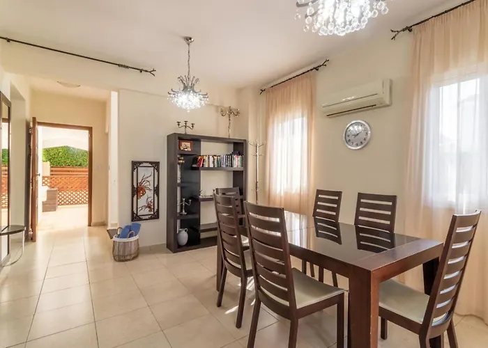 - 3br Romantic Retreat Near Coral Bay